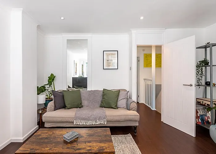 Bright & Cosy One-Bed Apartment